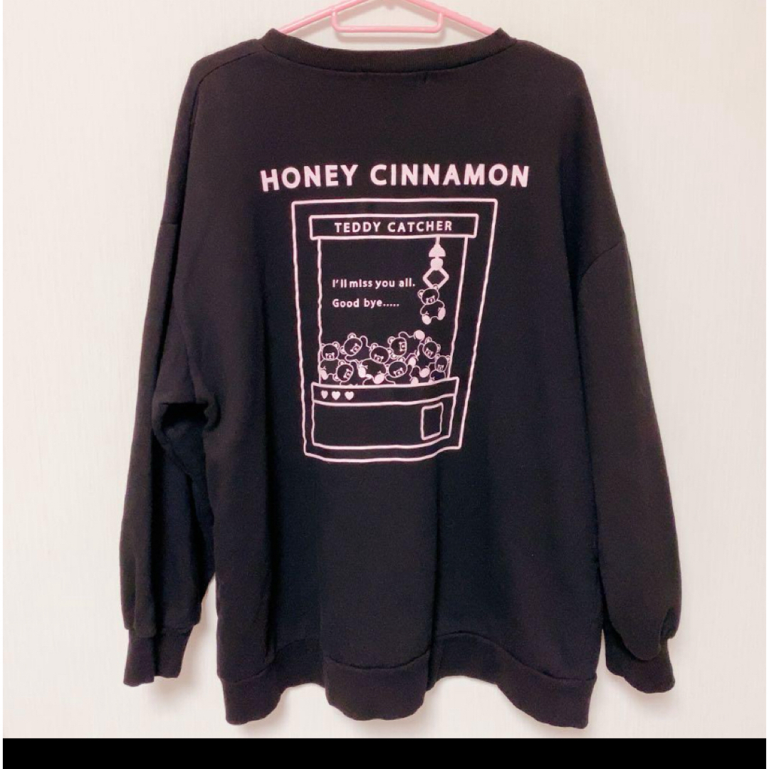 Honey Cinnamon(ハニーシナモン)のHoney Cinnamon  UFOキャッチャーシナモントレーナー black レディースのトップス(トレーナー/スウェット)の商品写真