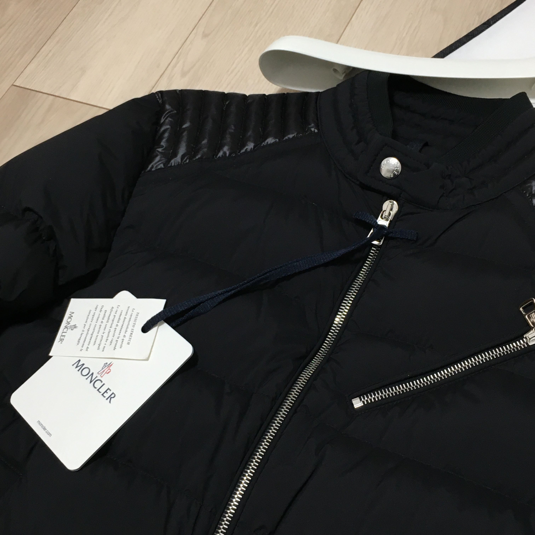 MONCLER(モンクレール)の【新品同様】モンクレール　SAMALENS ブラック　サイズ1  国内正規品 メンズのジャケット/アウター(ダウンジャケット)の商品写真