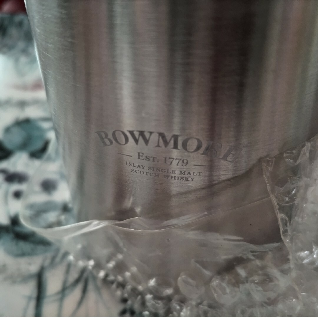 ボウモア BOWMORE ロゴ 折りたたみハンドルステンレスマグ インテリア/住まい/日用品のキッチン/食器(グラス/カップ)の商品写真