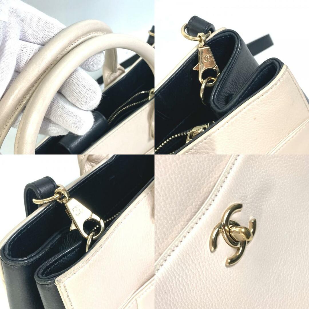 CHANEL(シャネル)のシャネル CHANEL ネオエグゼクティブ CC ココマーク バイカラー 2WAY ショルダーバッグ 斜め掛け ハンドバッグ レザー ベージュ レディースのバッグ(ハンドバッグ)の商品写真