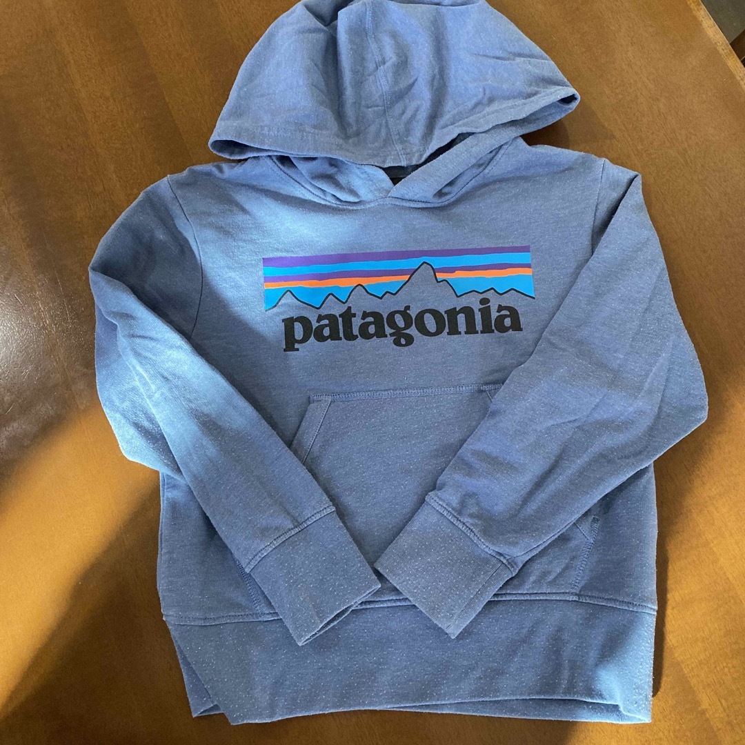 patagonia(パタゴニア)のパタゴニア　キッズ　フード付きスウェット　裏起毛付き キッズ/ベビー/マタニティのキッズ服男の子用(90cm~)(Tシャツ/カットソー)の商品写真