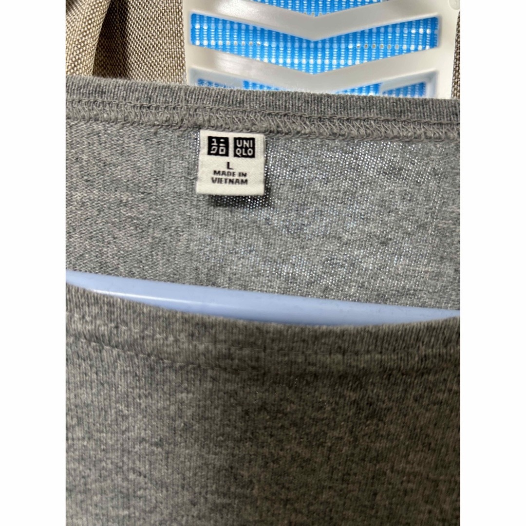 UNIQLO(ユニクロ)の⑨ユニクロメンズ　ボートネックTシャツ　カットソー長袖　グレー色ライトグレー メンズのトップス(Tシャツ/カットソー(七分/長袖))の商品写真
