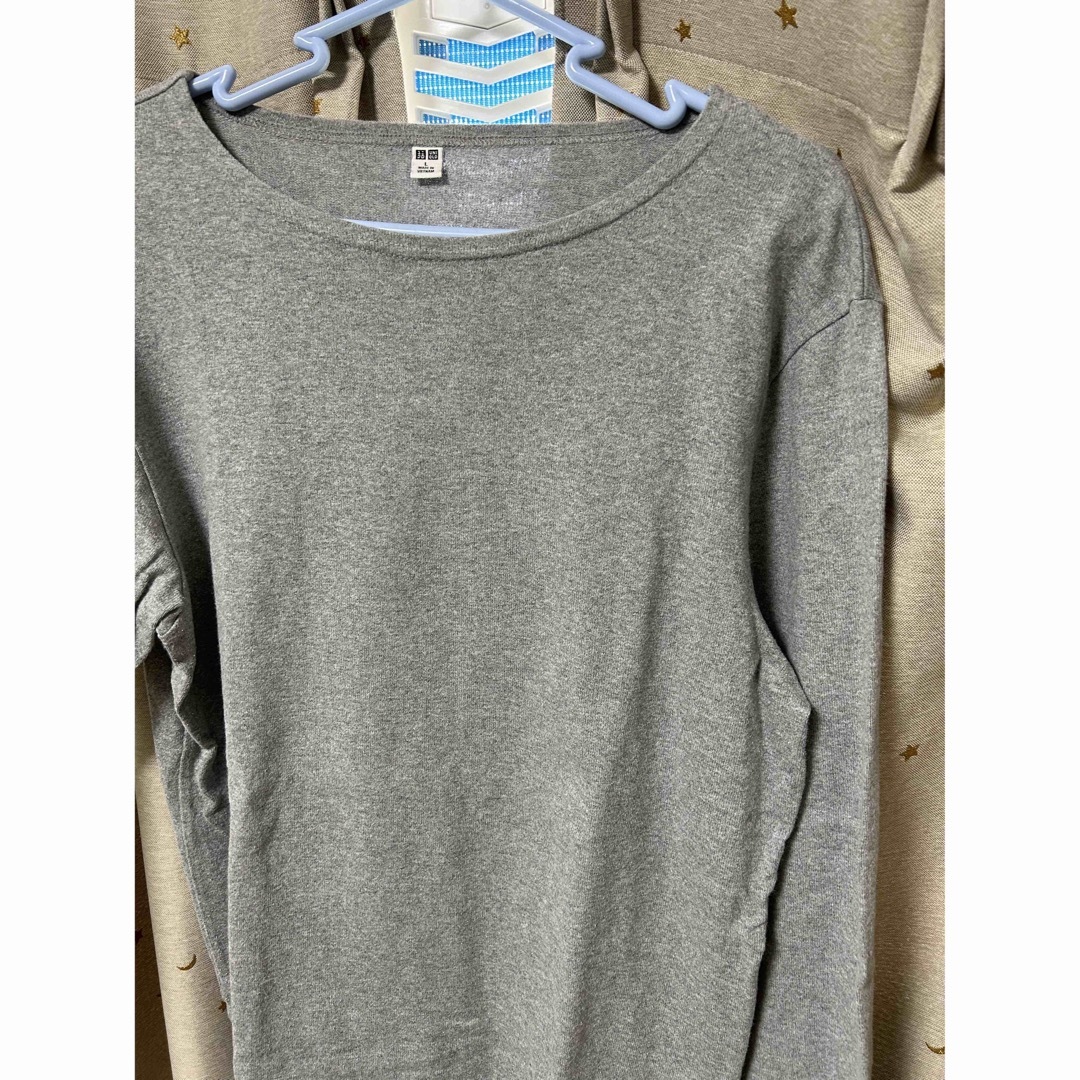 UNIQLO(ユニクロ)の⑨ユニクロメンズ　ボートネックTシャツ　カットソー長袖　グレー色ライトグレー メンズのトップス(Tシャツ/カットソー(七分/長袖))の商品写真