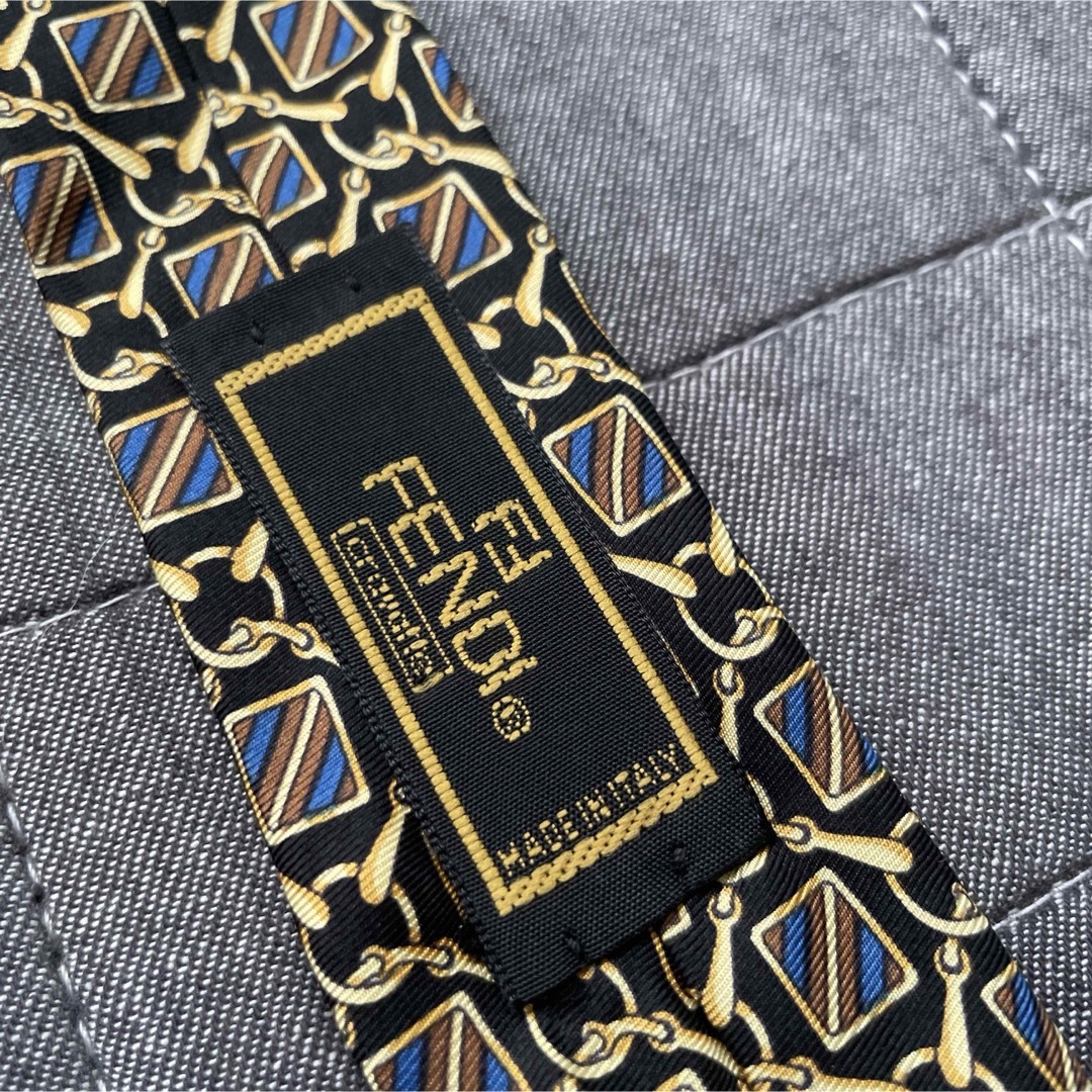 FENDI(フェンディ)のFENDI フェンディー ネクタイ 黒 ブラック 金 ゴールド 総柄 メンズのファッション小物(ネクタイ)の商品写真