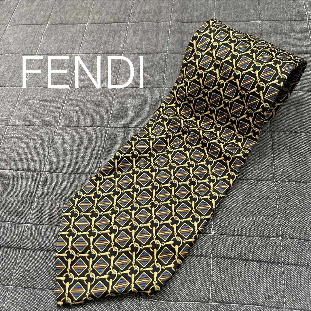 FENDI(フェンディ)のFENDI フェンディー ネクタイ 黒 ブラック 金 ゴールド 総柄 メンズのファッション小物(ネクタイ)の商品写真