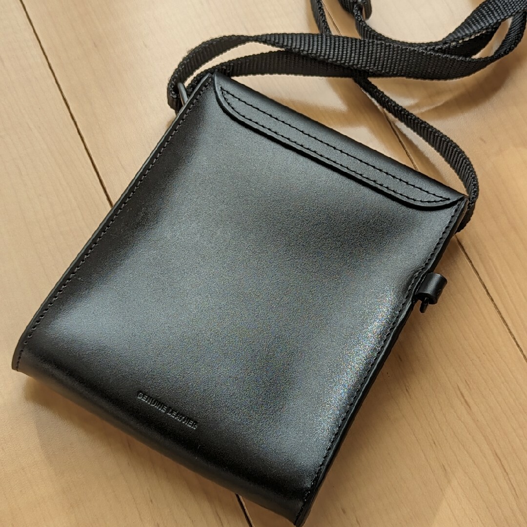 FRED PERRY(フレッドペリー)のBurnished Leather Pouch　レザーポーチ レディースのバッグ(ショルダーバッグ)の商品写真