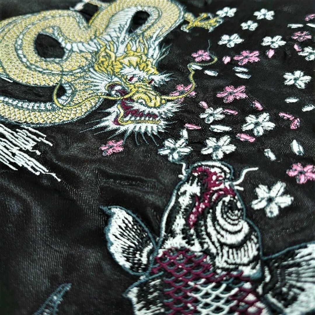 新品　【GOLD EXPERIENCE】　Ｍ　ブラック　龍鯉　刺繍スカジャン メンズのジャケット/アウター(スカジャン)の商品写真