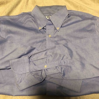 ユニクロ(UNIQLO)のワイシャツ　UNIQLO 青　メンズ(シャツ)