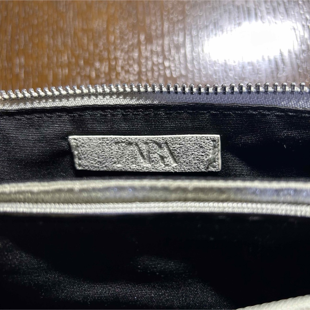 ZARA(ザラ)のザラ　スタッズ付きチェーンショルダーバッグ　ウォレット　ポシェット　クロスボディ レディースのバッグ(ショルダーバッグ)の商品写真