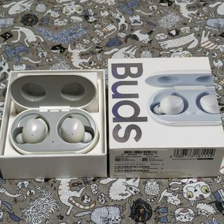 ギャラクシー(Galaxy)のGALAXY BUDS WHITE　イヤホン純正充電ケース非純正(ヘッドフォン/イヤフォン)