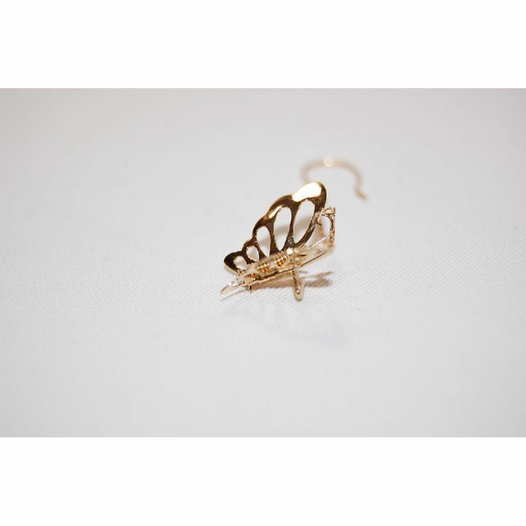 Ｋ１８　イエローゴールド　バタフライ　蝶モチーフ　ピアス レディースのアクセサリー(ピアス)の商品写真