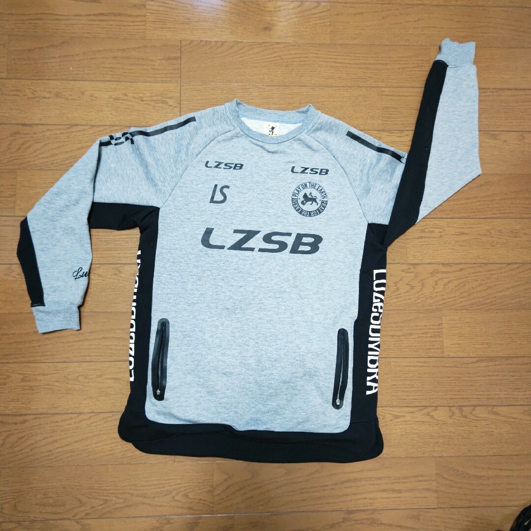 LUZ(ルース)のルースイソンブラ　トレーナー　Lサイズ スポーツ/アウトドアのサッカー/フットサル(ウェア)の商品写真