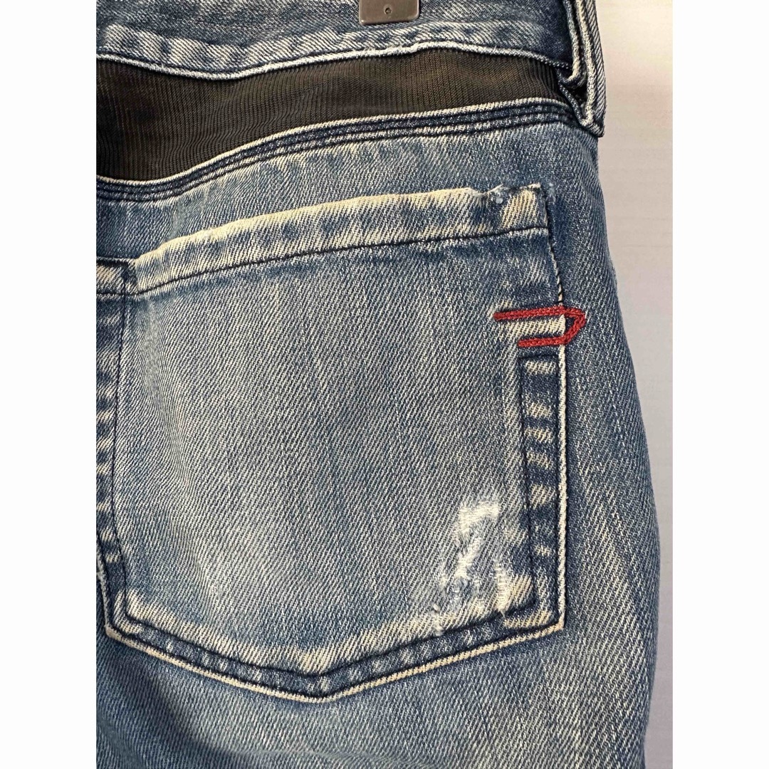 DIESEL(ディーゼル)の1891 DIESEL ヴィンテージ　ストレートジーンズ　ダメージ　34 メンズのパンツ(デニム/ジーンズ)の商品写真