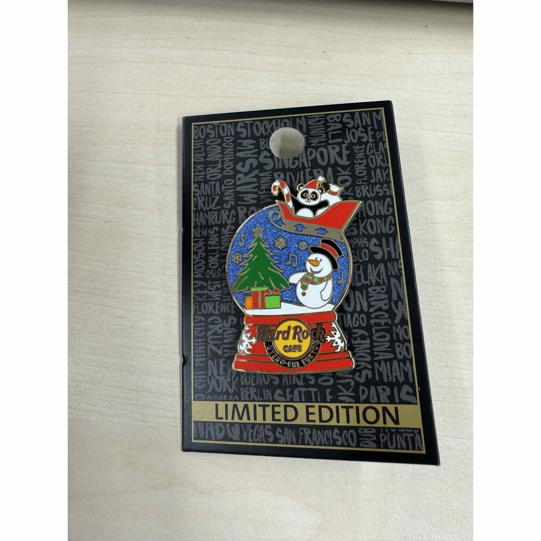 ハードロック　上野　パンダピンHoliday Season Pin エンタメ/ホビーのアニメグッズ(バッジ/ピンバッジ)の商品写真