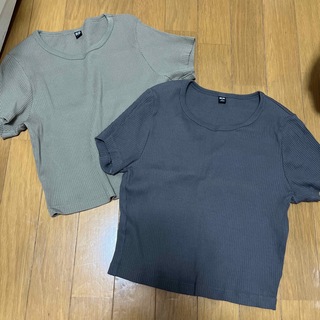 ユニクロ(UNIQLO)のショート丈トップス(Tシャツ(半袖/袖なし))