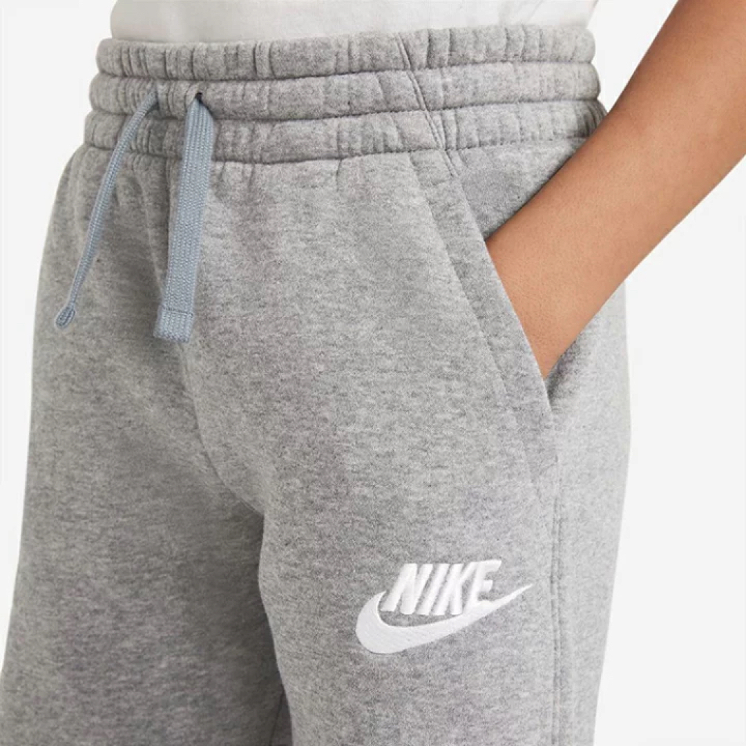 NIKE(ナイキ)の新品 NIKE 150-160cm スウェットパンツ ジュニア 裏起毛 キッズ/ベビー/マタニティのキッズ服男の子用(90cm~)(パンツ/スパッツ)の商品写真