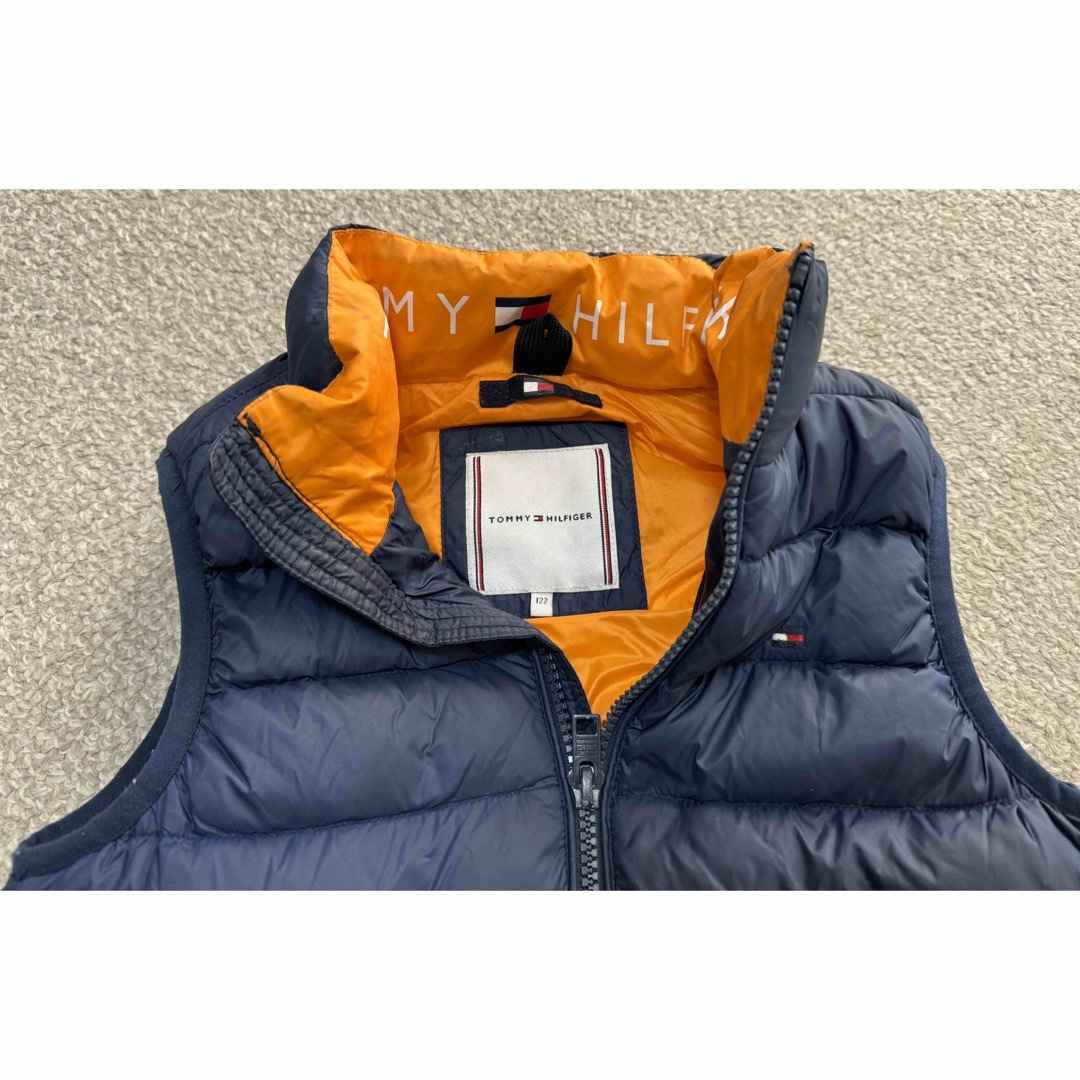 TOMMY HILFIGER(トミーヒルフィガー)のトミー　ダウンベスト キッズ/ベビー/マタニティのキッズ服男の子用(90cm~)(ジャケット/上着)の商品写真