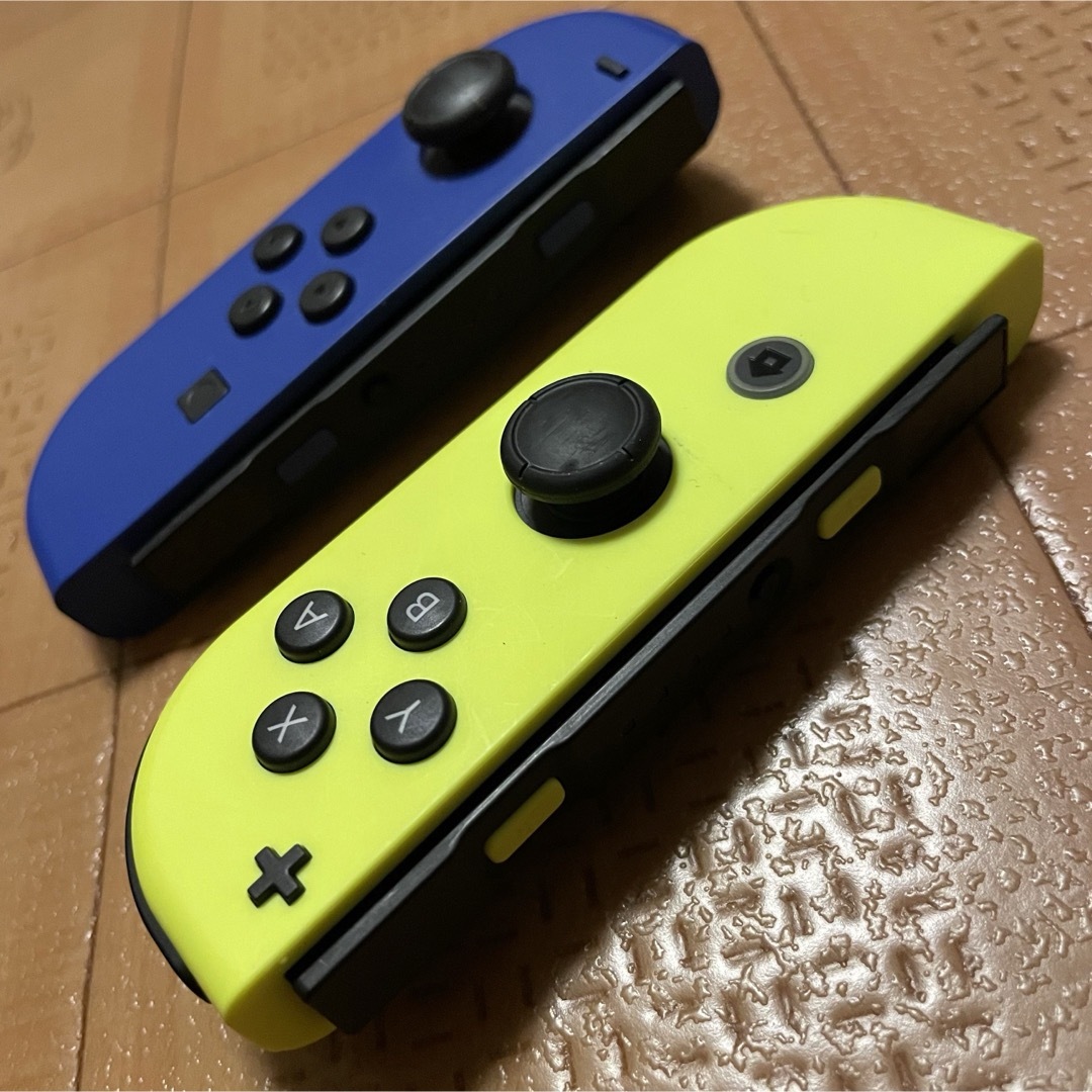 Nintendo Switch(ニンテンドースイッチ)の任天堂純正品 Joy-Con(L) ブルー/(R) ネオンイエロー エンタメ/ホビーのゲームソフト/ゲーム機本体(その他)の商品写真
