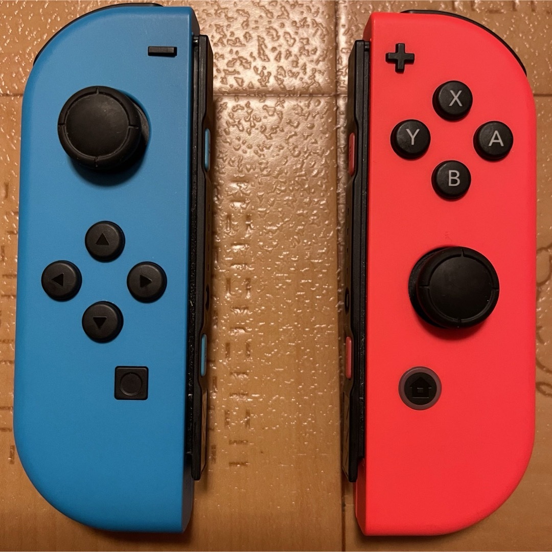 Nintendo Switch(ニンテンドースイッチ)の任天堂純正品 Joy-Con(L) ネオンブルー/(R) ネオンレッド エンタメ/ホビーのゲームソフト/ゲーム機本体(その他)の商品写真