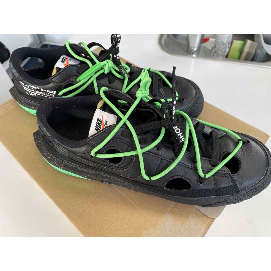 OFF-WHITE(オフホワイト)のOff-White Nike Blazer Low Black 27.5cm メンズの靴/シューズ(スニーカー)の商品写真