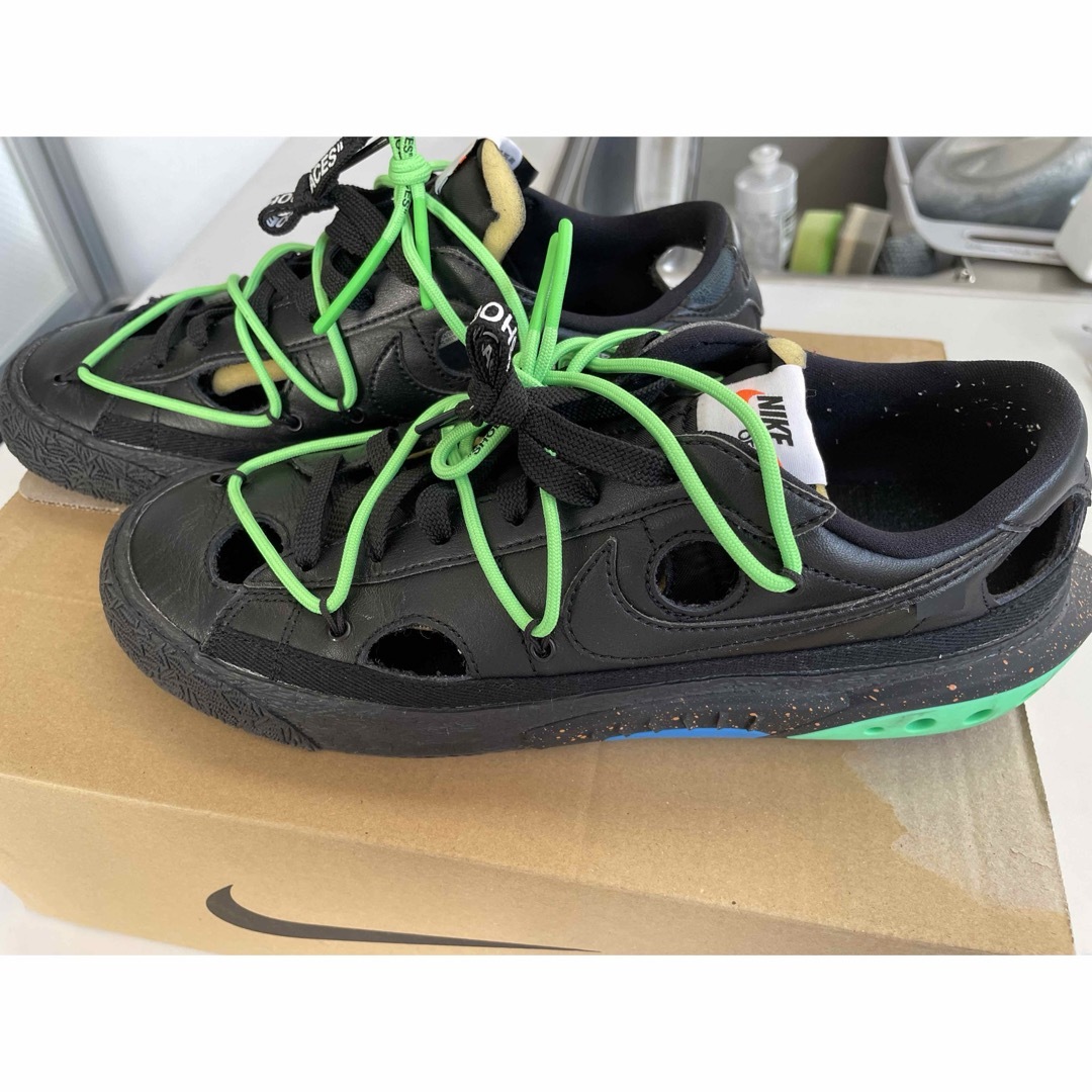 OFF-WHITE(オフホワイト)のOff-White Nike Blazer Low Black 27.5cm メンズの靴/シューズ(スニーカー)の商品写真