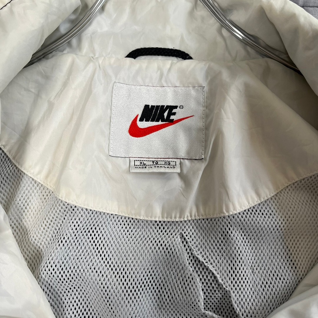 NIKE - NIKE ナイキ ナイロンジャケット XL バックロゴ 刺繍ロゴ NIKE - NIKE ナイキ ナイロンジャケット XL バックロゴ 刺繍ロゴ