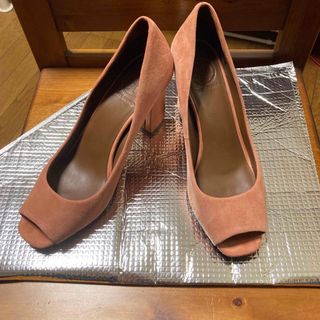 トリーバーチ(Tory Burch)のTORY BURCH トリーバーチサーモンピンク　スエードパンプス　サイズ7.5(ハイヒール/パンプス)