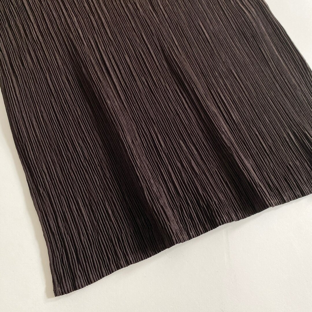 ISSEY MIYAKE(イッセイミヤケ)の41k21《美品》ISSEY MIYAKE イッセイミヤケ プリーツ タンクトップ M ブラウン PLEATS カットソー 日本製 レディースのトップス(Tシャツ(半袖/袖なし))の商品写真