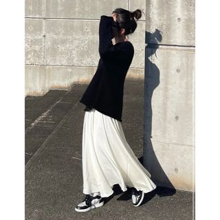 AGAWD♡Satin Flare Skirt♡ホワイト♡送料込み アガウド(ロングスカート)