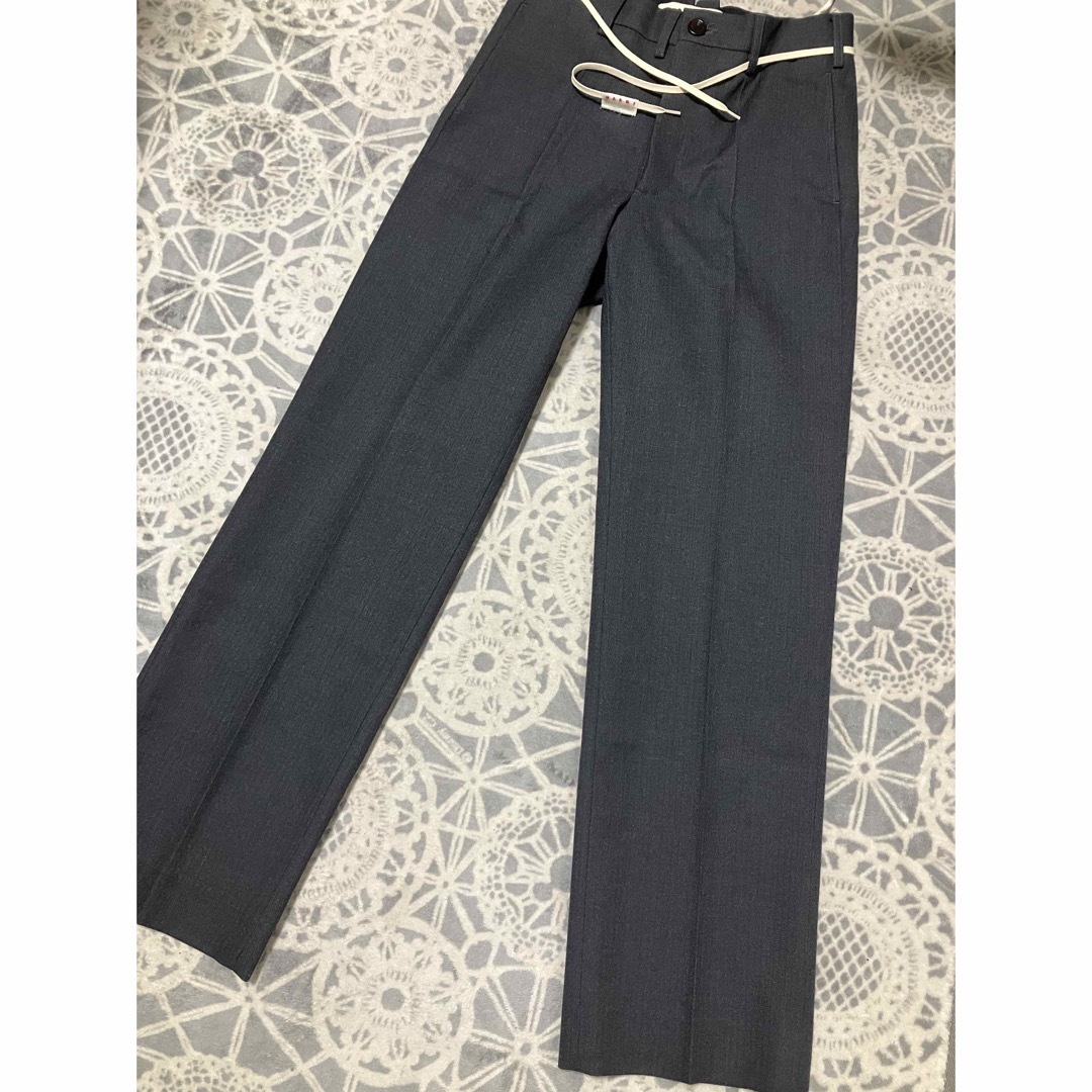 20AW MARNI マルニ センタープレス ダークグレー ストレートパンツ | フリマアプリ ラクマ