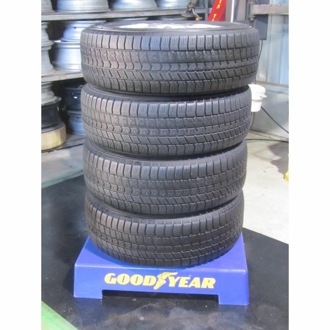 Goodyear(グッドイヤー)の195/65R15　スタッドレス　アイスナビ8　ノア　ヴォクシーなど 自動車/バイクの自動車(タイヤ・ホイールセット)の商品写真