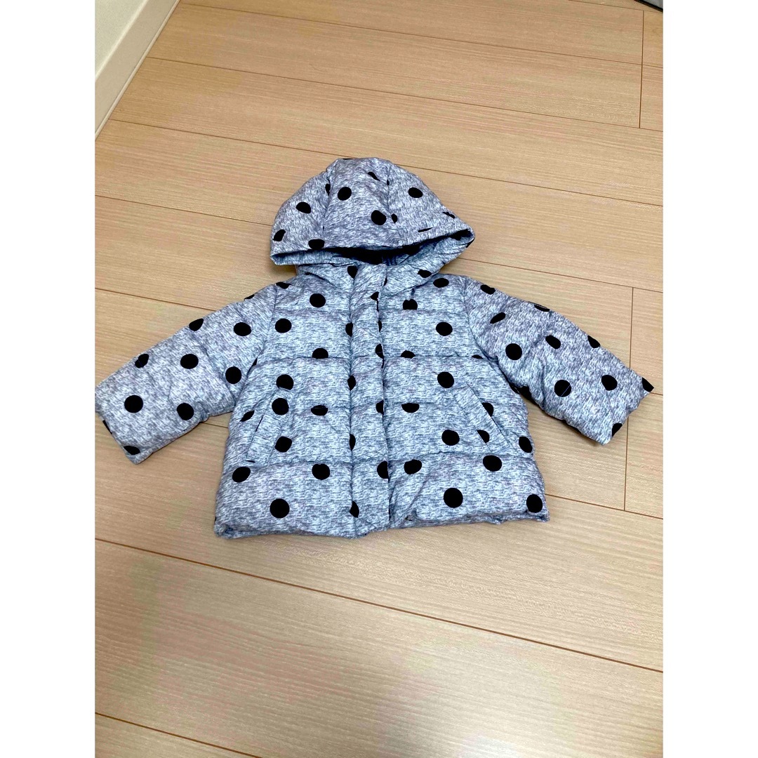 GAP Kids(ギャップキッズ)のGAP kids ドットダウン80　グレー キッズ/ベビー/マタニティのベビー服(~85cm)(ジャケット/コート)の商品写真