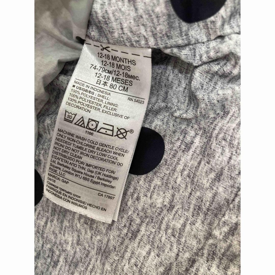 GAP Kids(ギャップキッズ)のGAP kids ドットダウン80　グレー キッズ/ベビー/マタニティのベビー服(~85cm)(ジャケット/コート)の商品写真