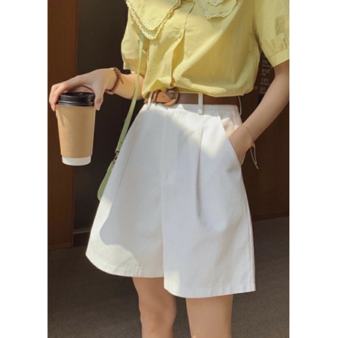 チノ ハーフパンツ 白 S ベルト付き ショートパンツ 無地 綺麗 美品 韓国  レディースのパンツ(ハーフパンツ)の商品写真