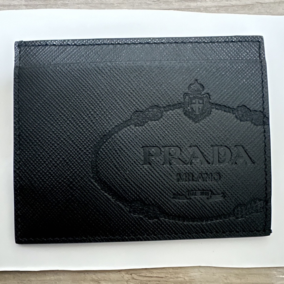 PRADA(プラダ)のPRADAプラダカードケース　未使用品　ブラック レディースのファッション小物(パスケース/IDカードホルダー)の商品写真