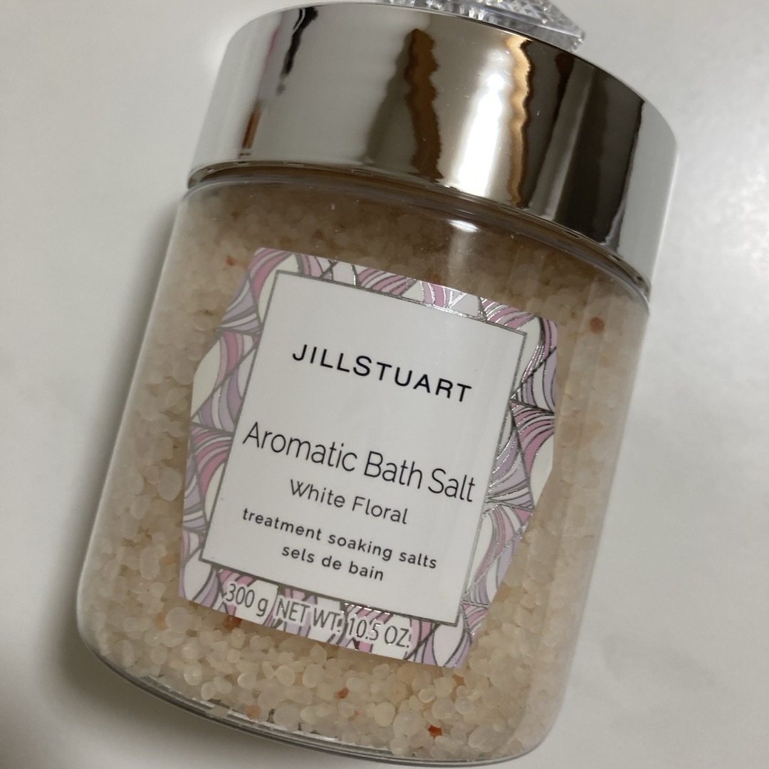 JILLSTUART(ジルスチュアート)のJILL STUART アロマティックバスソルト ホワイトフローラル 300g コスメ/美容のボディケア(入浴剤/バスソルト)の商品写真