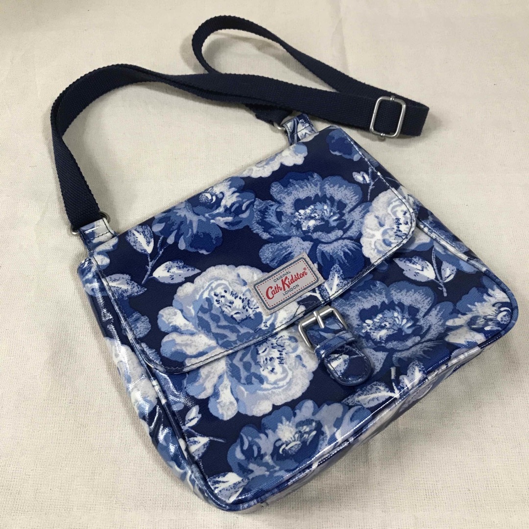 Cath Kidston(キャスキッドソン)の【新品未使用】キャスキッドソン　ショルダーバッグ　花柄 レディースのバッグ(ショルダーバッグ)の商品写真