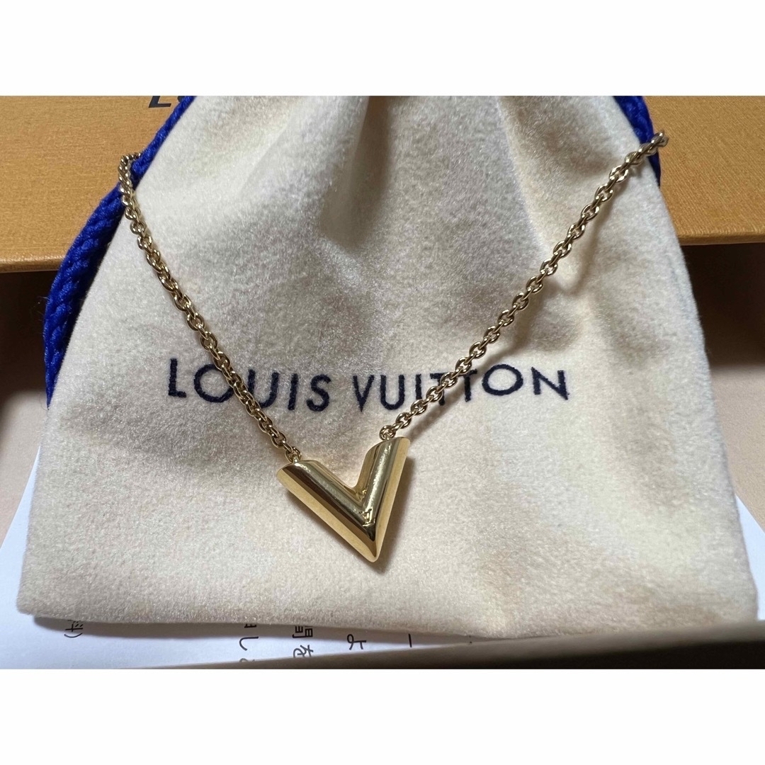 LOUIS VUITTON(ルイヴィトン)のLOUIS VUITTON エッセンシャルVネックレス レディースのアクセサリー(ネックレス)の商品写真