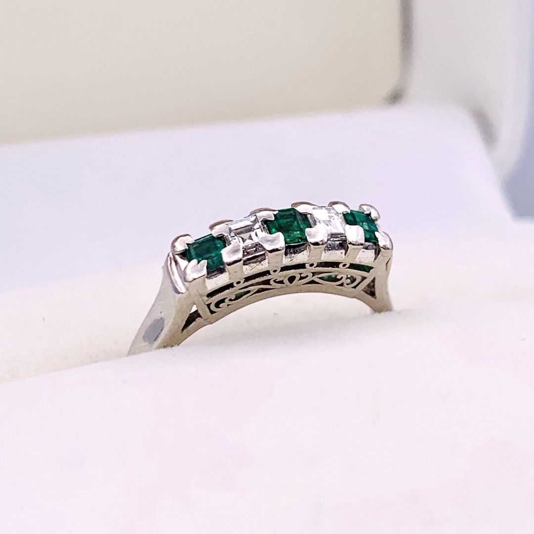 ✴︎極美品 PT900 0.30ct エメラルド 0.26ct ダイヤ リング - アクセサリー