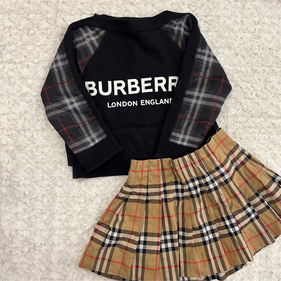 BURBERRY(バーバリー)のBURBERRY ロゴ トレーナー＆チェックスカート キッズ/ベビー/マタニティのキッズ服女の子用(90cm~)(Tシャツ/カットソー)の商品写真