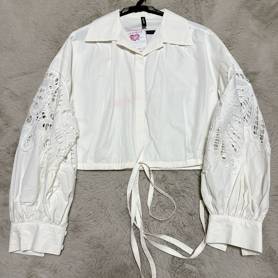 AULA AILA(アウラアイラ)のAula Aila LACE SLEEVE SHORT BLOUSE シャツ レディースのトップス(シャツ/ブラウス(長袖/七分))の商品写真