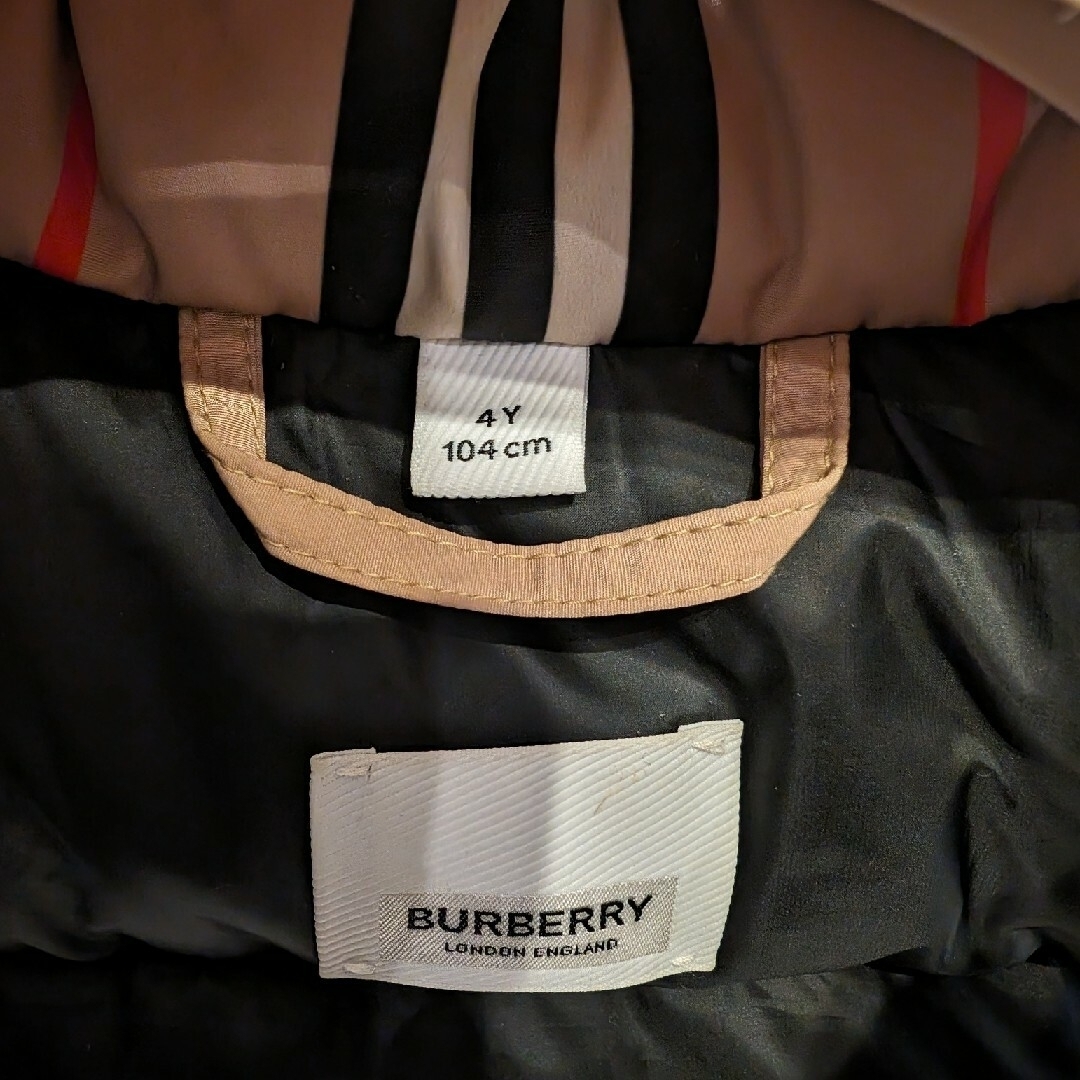 BURBERRY(バーバリー)の出品停止中【値下げしました^^】BURBERRY　ダウン　ベスト（キッズ） キッズ/ベビー/マタニティのキッズ服女の子用(90cm~)(ジャケット/上着)の商品写真