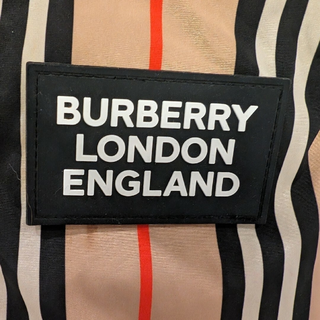 BURBERRY(バーバリー)の出品停止中【値下げしました^^】BURBERRY　ダウン　ベスト（キッズ） キッズ/ベビー/マタニティのキッズ服女の子用(90cm~)(ジャケット/上着)の商品写真