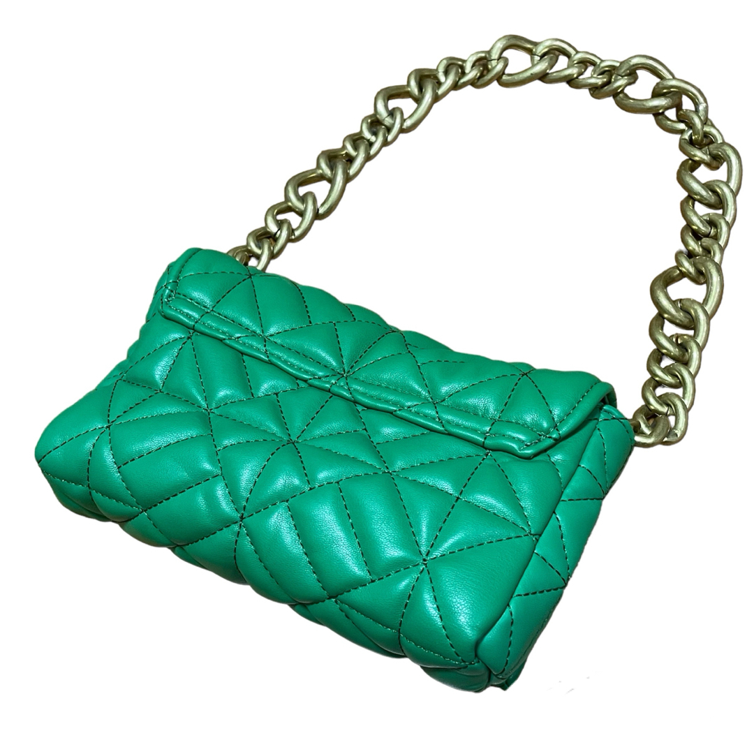 ZARA(ザラ)のZARA グリーン キルティング  ゴールドチェーンバッグ レディースのバッグ(ショルダーバッグ)の商品写真
