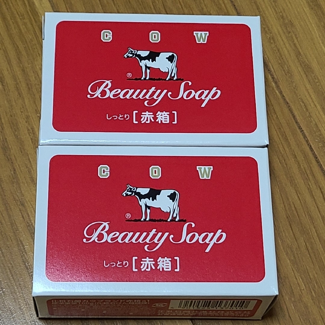 COW(カウブランド)の牛乳石鹸　2個セット　赤箱　100g　送料込み コスメ/美容のボディケア(ボディソープ/石鹸)の商品写真