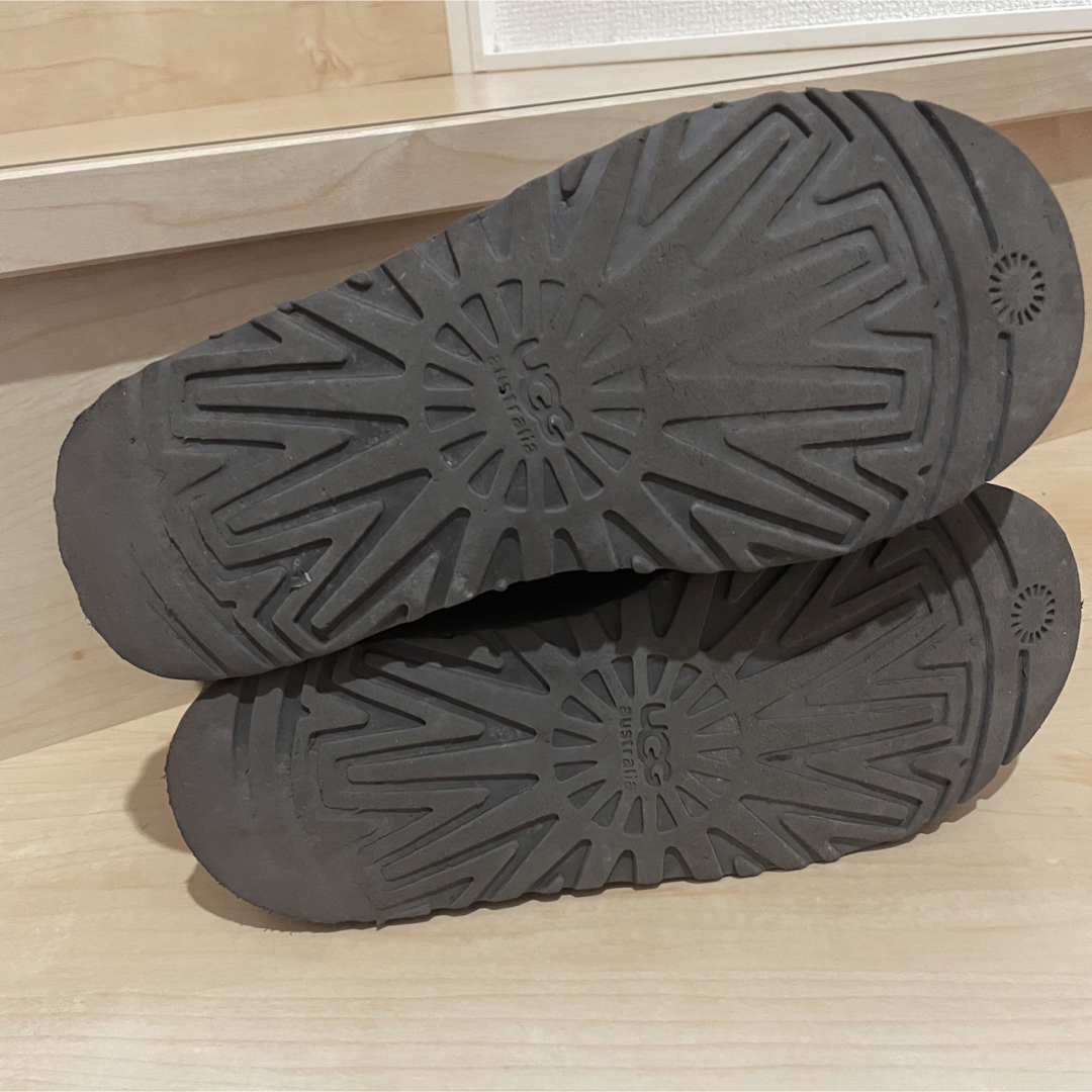 UGG(アグ)のアグ ムートンブーツ ブーツ ショート ムートン 焦茶 ブラウン 茶色 23cm レディースの靴/シューズ(ブーツ)の商品写真
