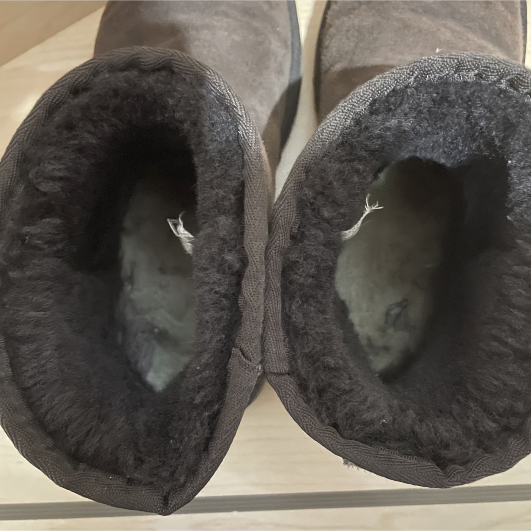 UGG(アグ)のアグ ムートンブーツ ブーツ ショート ムートン 焦茶 ブラウン 茶色 23cm レディースの靴/シューズ(ブーツ)の商品写真