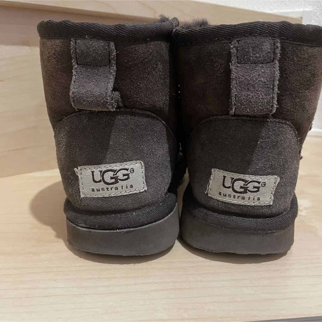 UGG(アグ)のアグ ムートンブーツ ブーツ ショート ムートン 焦茶 ブラウン 茶色 23cm レディースの靴/シューズ(ブーツ)の商品写真