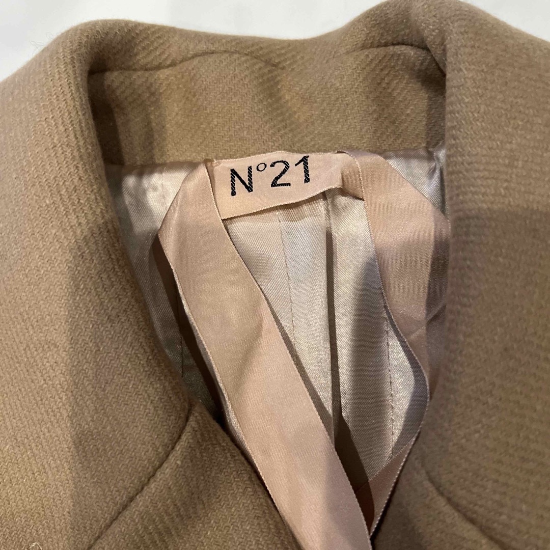 N°21(ヌメロヴェントゥーノ)のN°21 キャメルPコート レディースのジャケット/アウター(ピーコート)の商品写真