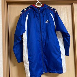 アディダス(adidas)のベンチコート(ジャケット/上着)